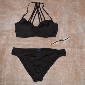 NWOT Strappy back top & solid sash hipster bikini